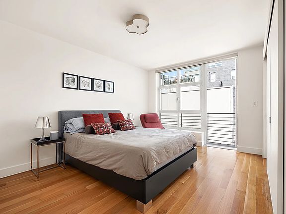 5th image of 460 Manhattan Ave #Phb