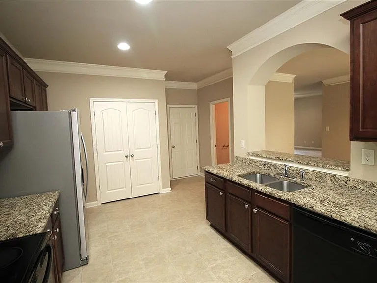 1317 Castleberry Dr — Photo 10