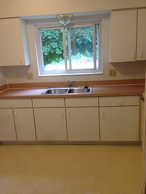 3rd image of 1124 W Michigan Ave APT 25