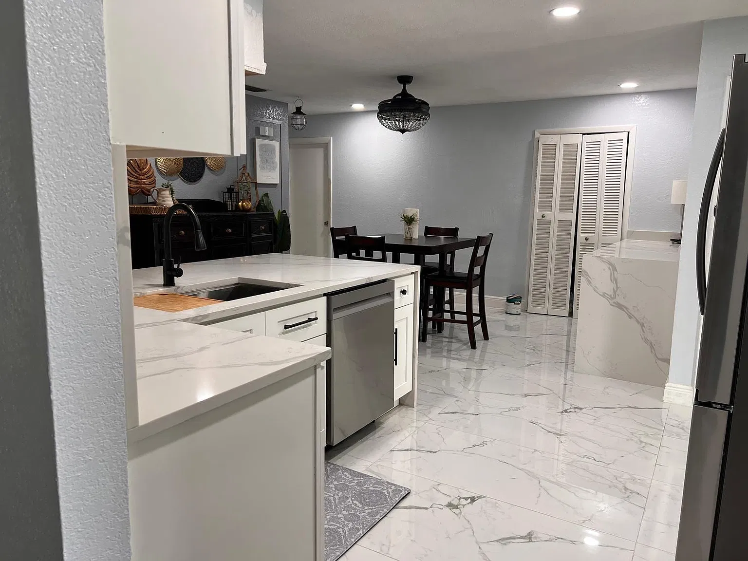 4 bed, 2.0 bath, 2068 sqft, $3,800 — Photo 2