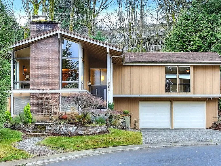 15501 SE 46th Way — Photo 1