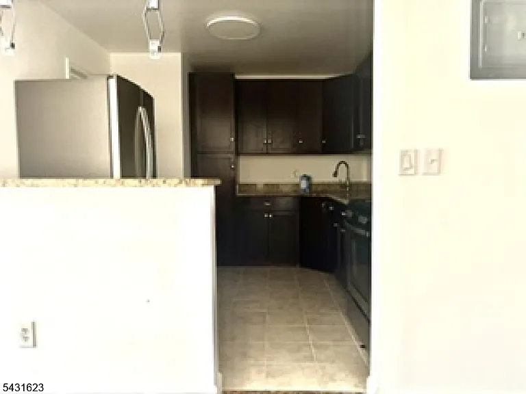 392 College Dr — Photo 4
