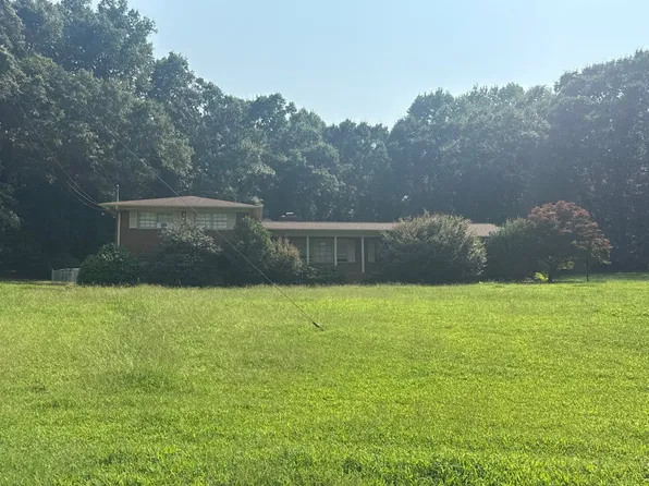 373 Pine Valley Dr, Royston, GA 30662