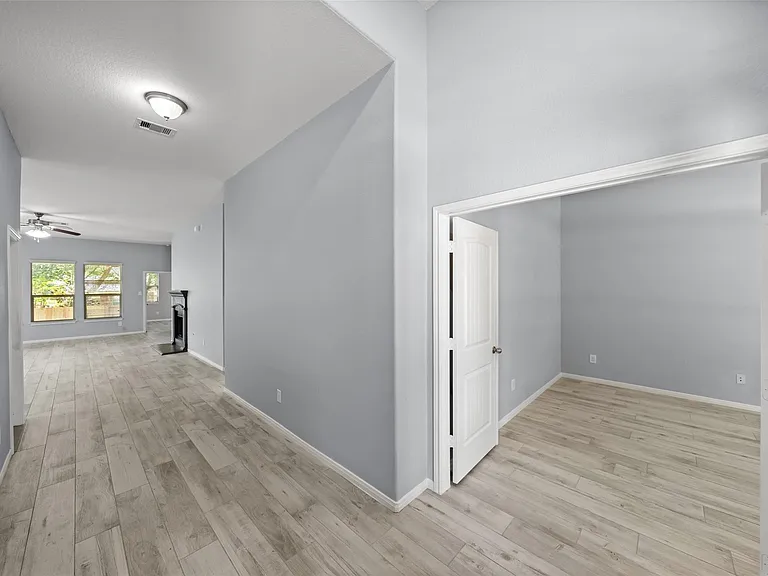 2406 Winter Trail Dr — Photo 7