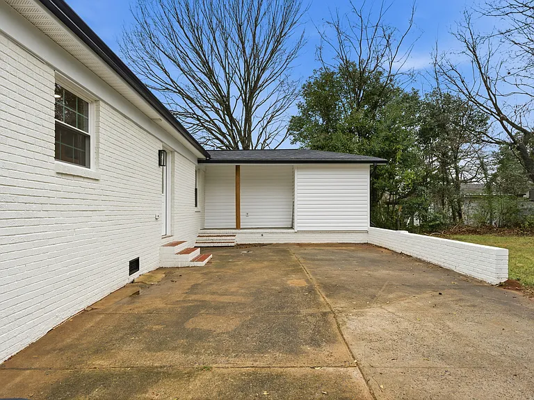 523 Biltmore St — Photo 5