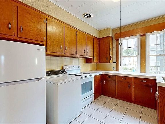 2nd image of 14 Hadwen Rd