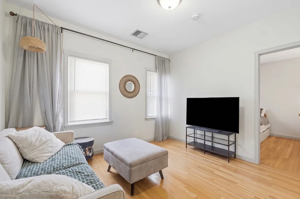 2 bed, 756 sqft, $2,900 — Photo 1