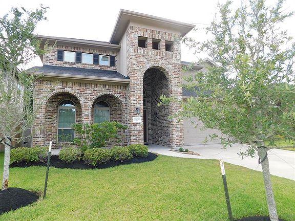 3rd image of 15807 Whisper Woods Dr
