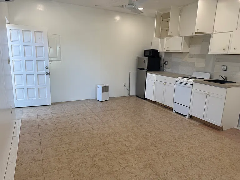 1816 NE Dixie Hwy #B — Photo 8