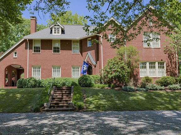 3rd image of 203 Ross Rd