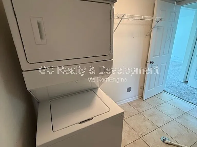 1062 Turin Dr — Photo 17