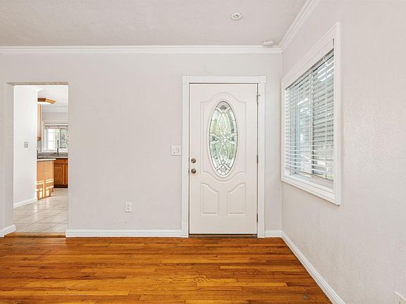 5th image of 4012 E Clinton Ave
