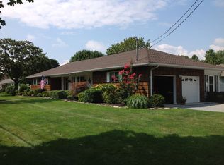 3 Red Bridge Rd, Center Moriches, NY 11934