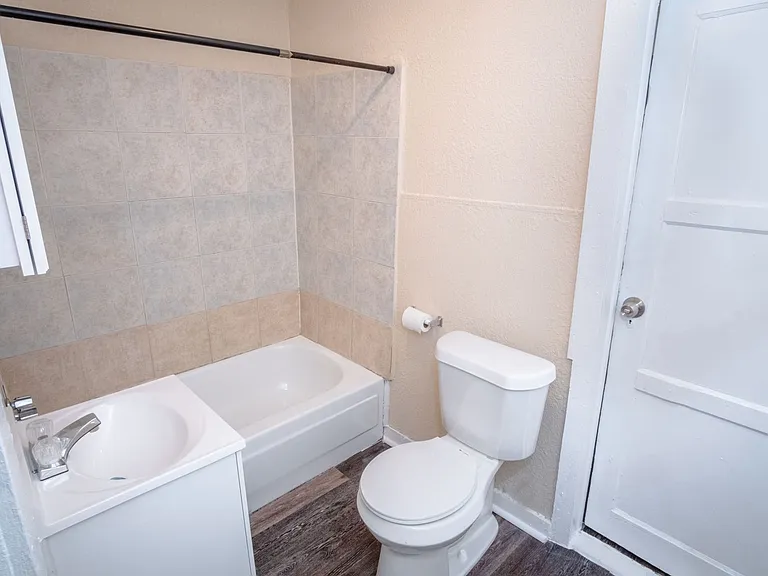 1810 Burnet St — Photo 12