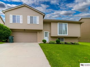 17110 Taylor St, Omaha, NE 68116