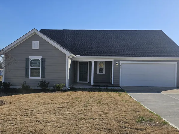 201 Putnam St, Fuquay Varina, NC 27526
