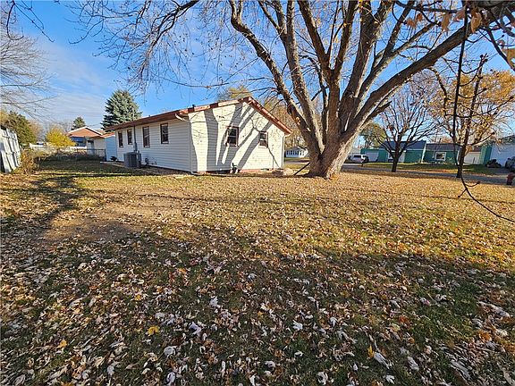 4th image of 3904 Lark Ave Avenue