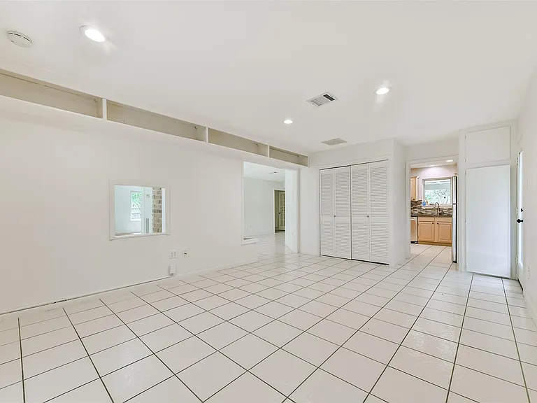 807 Stadium Cir — Photo 15