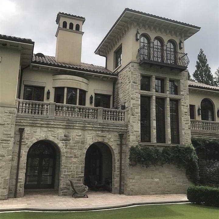 2nd image of 7105 Valderama Cir