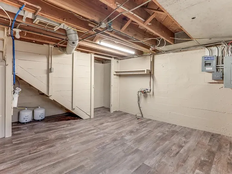 2116 S 23rd St — Photo 24
