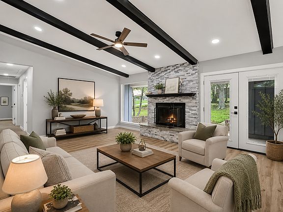 4th image of 3204 Greenbriar Ln