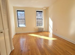 339 W 44th St #3F, New York, NY 10036