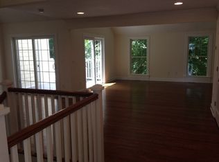 231 Weaver St APT 16B, Greenwich, CT 06831