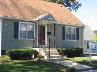 203 E 1st St, East Dundee, IL 60118