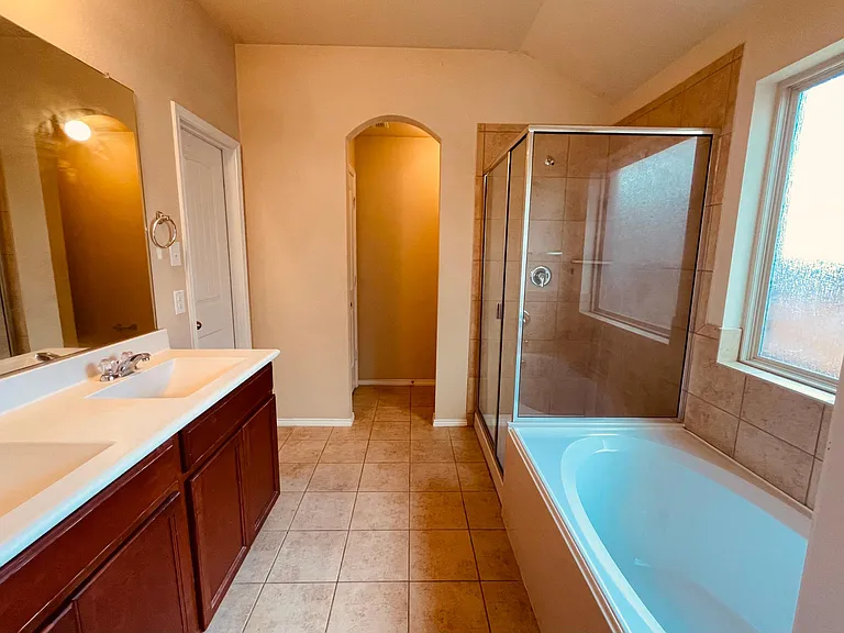 1112 Nocona Dr — Photo 14