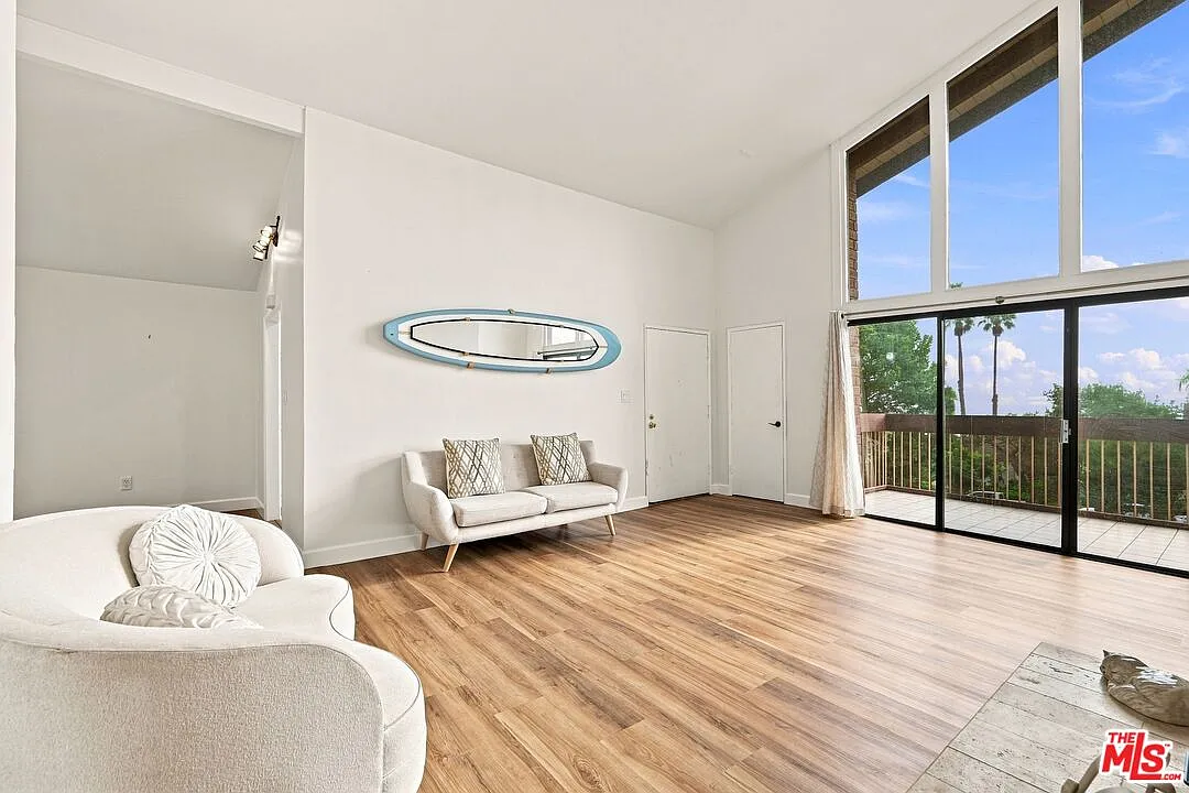 2 bed, 2.0 bath, 1142 sqft, $4,300 — Photo 4