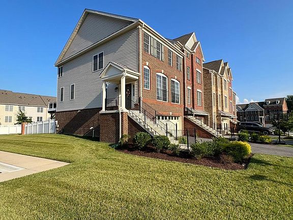 4th image of 3600 Martingale Rd