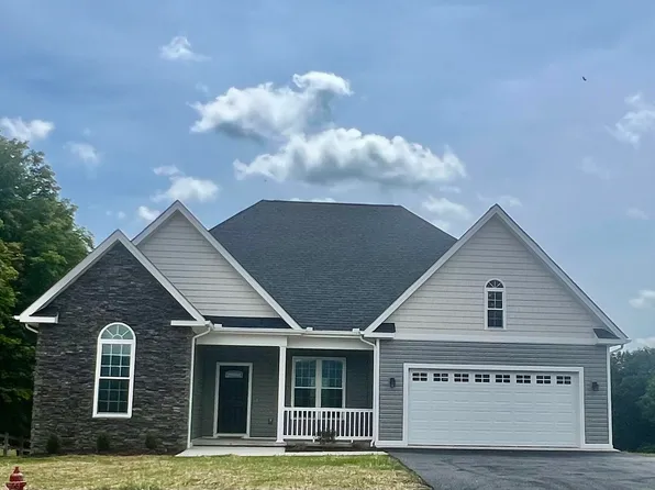624 Henson Ave, Pearisburg, VA 24134
