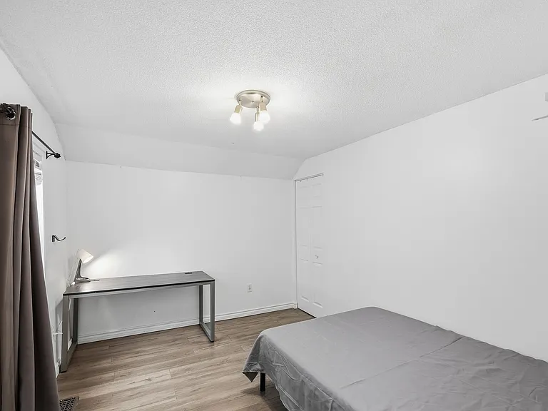 182 Montreal St — Photo 6