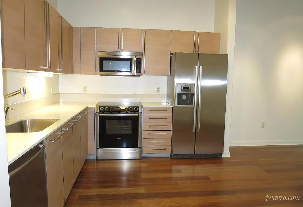Luxury condo with 400sf private deck, pet ok and parking! — Photo 1