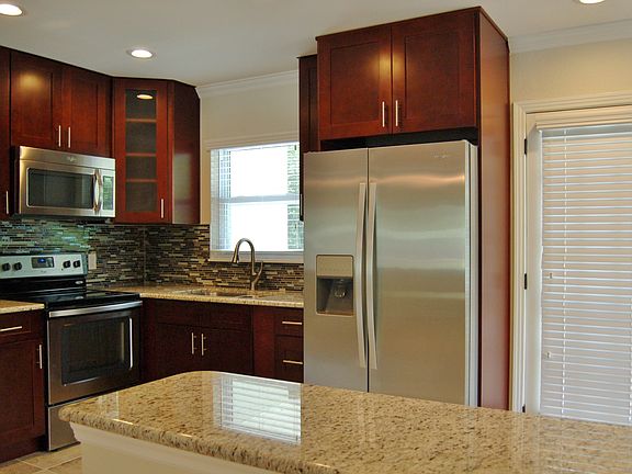 Amazing Kitchen! Stainless!