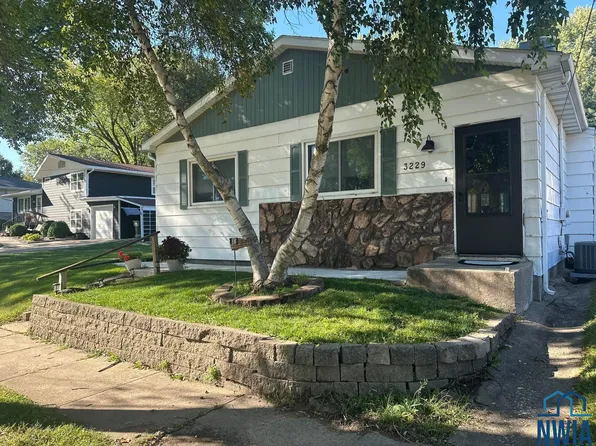 3229 Larimer Ave, Sioux City, IA 51106