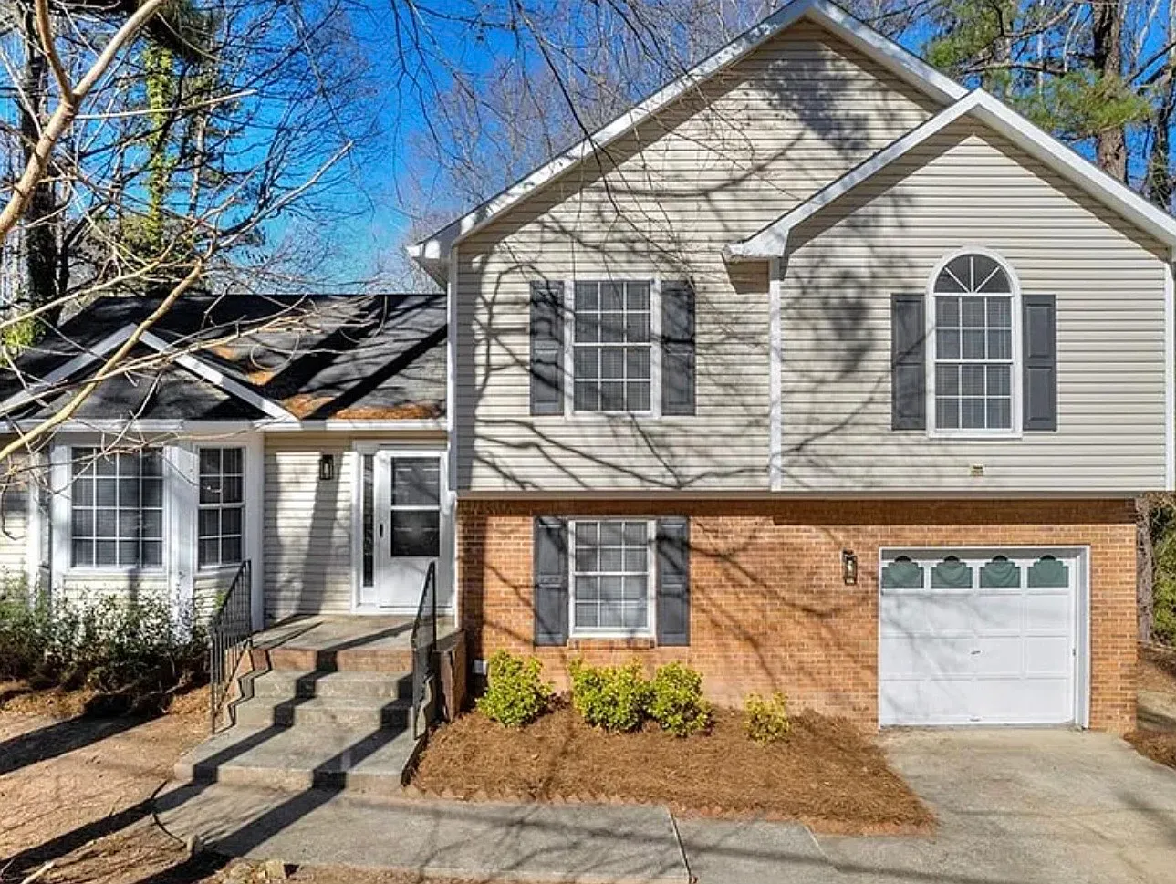 3 bed, 2.5 bath, 1274 sqft, $2,100 — Photo 1