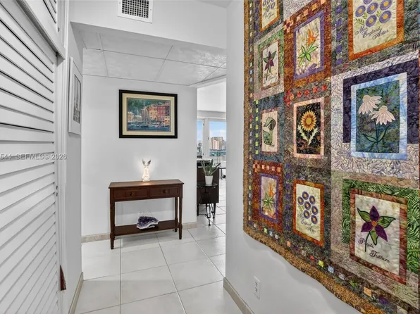 3233 NE 34th St APT 1207, Fort Lauderdale, FL 33308