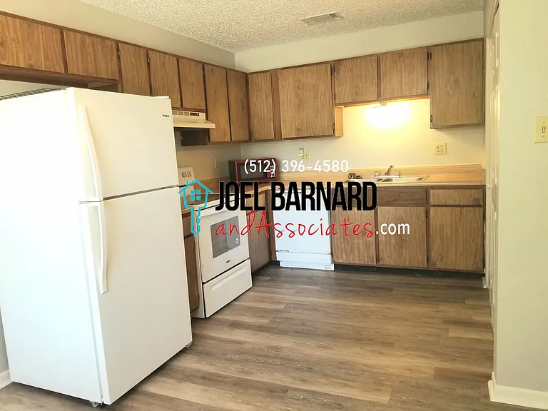 110 Lady Bird Lane — Photo 5