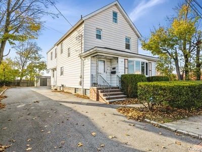 222 Stonehinge Lane, Carle Place, NY, 11514