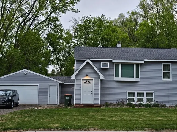 2261 Hillview Rd, Mounds View, MN 55112