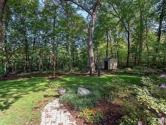 5th image of 104 Mel Oaks Dr