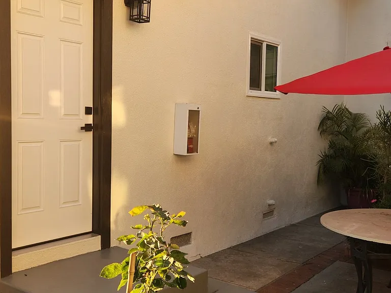 Redondo Ave — Photo 3