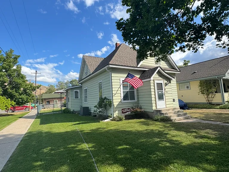 504 Woodford Ave — Photo 1