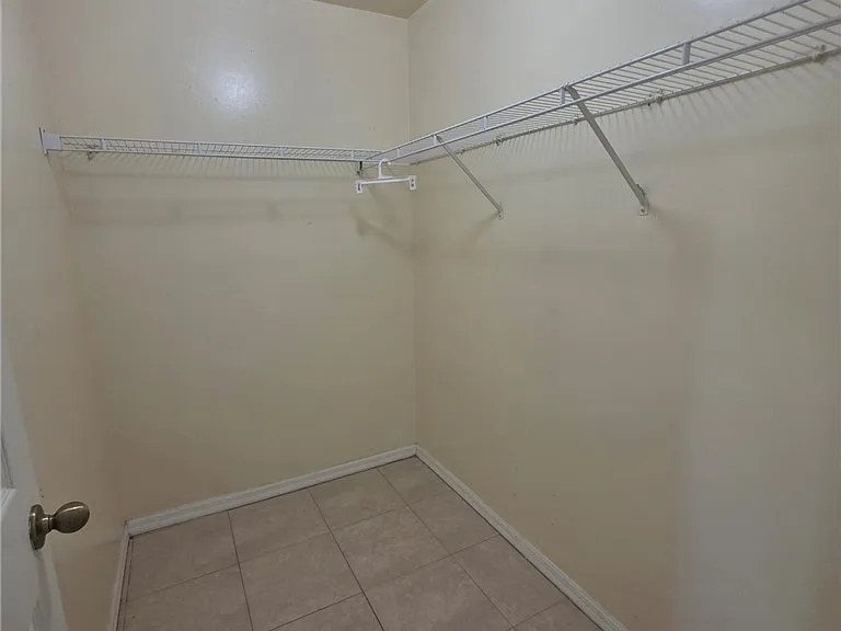 2422 Vernon Ave S — Photo 11