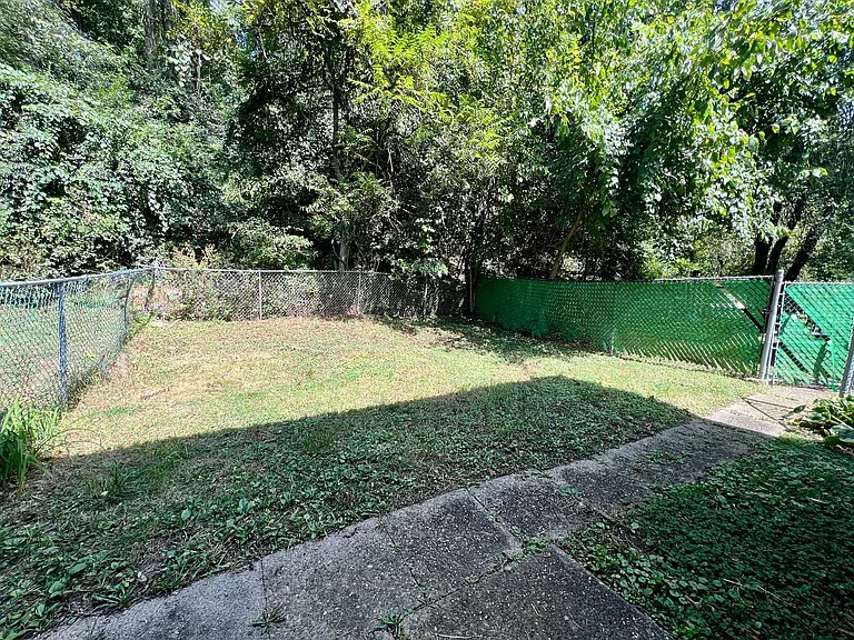 918 Sleepy Hollow Rd — Photo 13