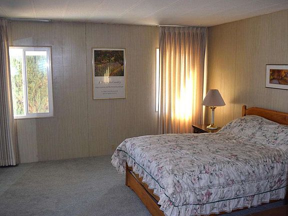 3rd image of 1150 Ventura Blvd Space 104A