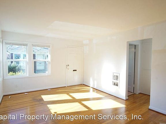 2nd image of 4708 NE 33rd Ave #6