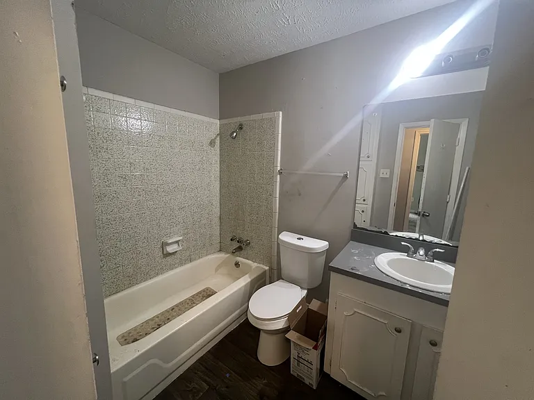 2915 Longwood Dr — Photo 6