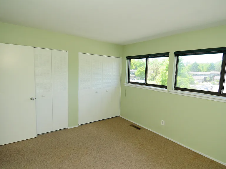 684 Peninsula Ct — Photo 26